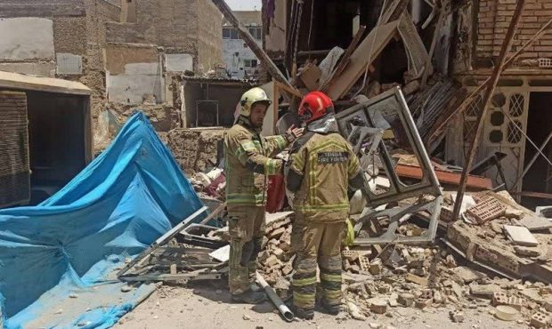 فیلم/ لحظه ریزش هولناک ساختمان مسکونی در یافتآباد فیلم/ لحظه ریزش هولناک ساختمان مسکونی در یافتآباد