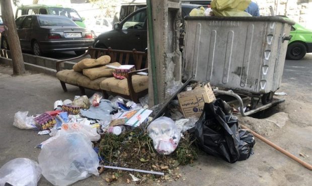 سطلهای مملو از زباله در تهران و سکوت شهرداری سطلهای مملو از زباله در تهران و سکوت شهرداری