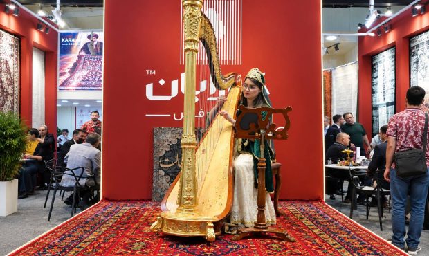 شبانبافت آران و بیدگل با برند «فرش کارایان» در نمایشگاه فرش تهران حاضر شد شبانبافت آران و بیدگل با برند «فرش کارایان» در نمایشگاه فرش تهران حاضر شد